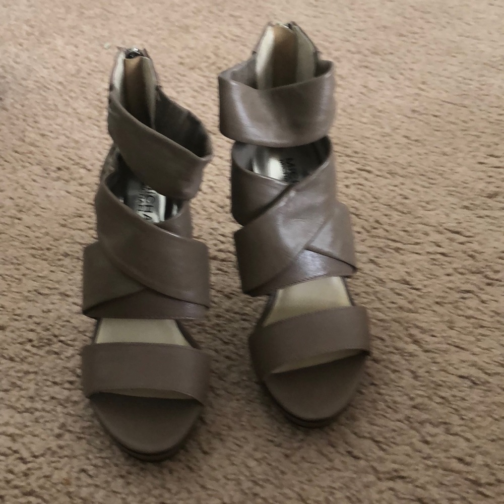 Shoe - Picture 5 of 6